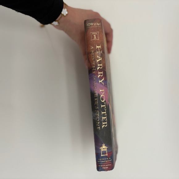 Harry Potter and the Sorcerers Stone First Edition Hardcover Book J K Rowling - Picture 2 of 4